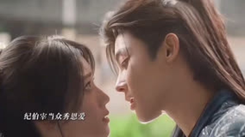 侯明昊孔雪儿同回小区引恋情猜测，双方团队火速辟谣